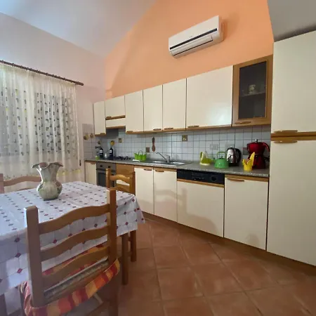 In Recidence A 100 Metri Dal Mare Con Servizio Di Piscina A 100 Metri Vicino Cefalu Holiday home Campofelice Di Roccella