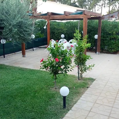 In Recidence A 100 Metri Dal Mare Con Servizio Di Piscina A 100 Metri Vicino Cefalu Campofelice Di Roccella
