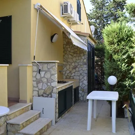 In Recidence A 100 Metri Dal Mare Con Servizio Di Piscina A 100 Metri Vicino Cefalu Campofelice Di Roccella